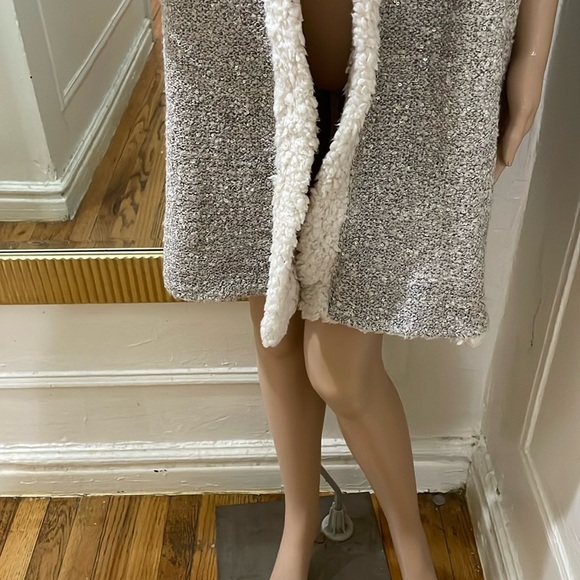 Oliver women Sherpa hooded vest with sparkles - Picture 11 of 14